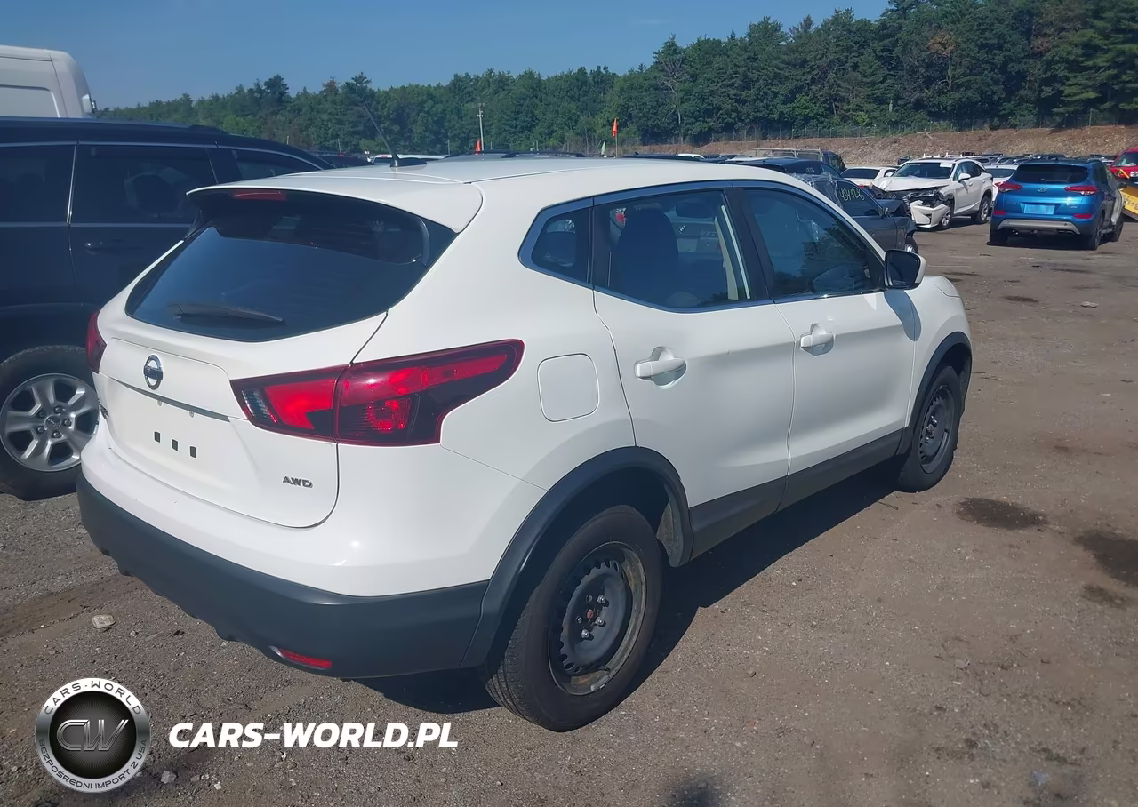 2018 Nissan Rogue Sport S VIN:JN1BJ1CR0JW255514 - 4