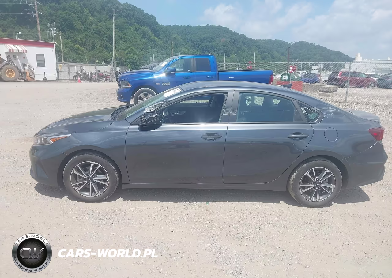 2023 Kia Forte Lxs VIN:3KPF24AD3PE561761 - 15