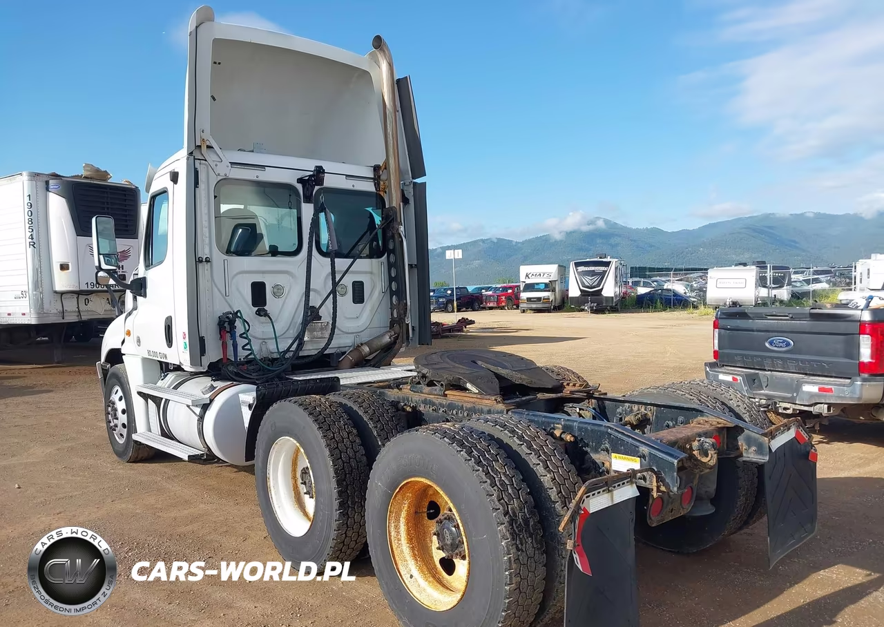 2016 Freightliner Cascadia 125 VIN:3AKJGED68GSHG1925 - 3