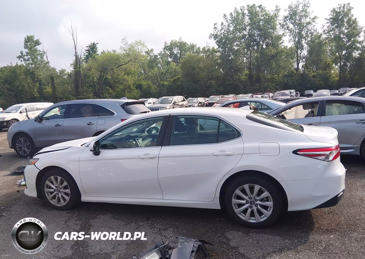 2020 Toyota Camry Le VIN:4T1C11AK0LU920154 - 14