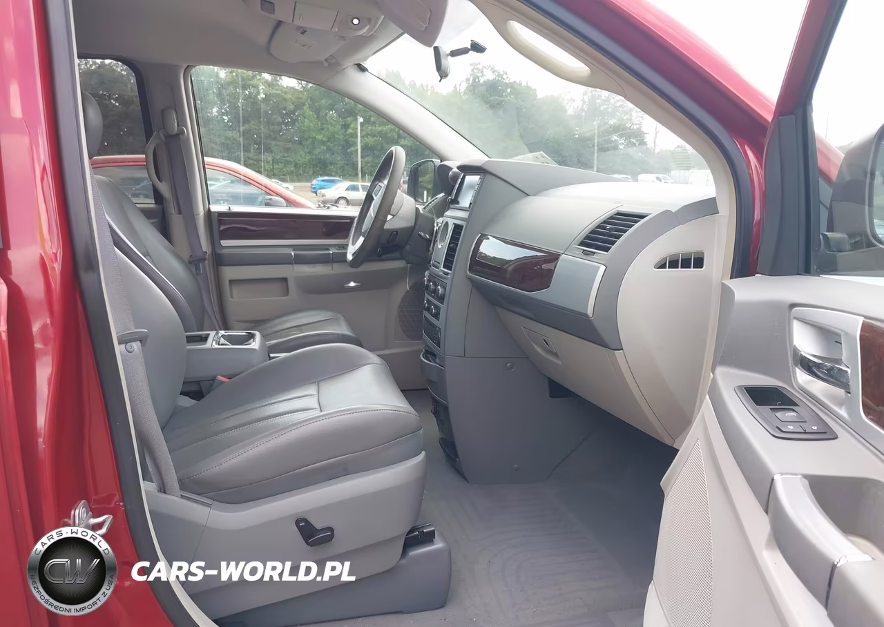 2010 Chrysler Town & Country Touring VIN:2A4RR5D13AR109082 - 5