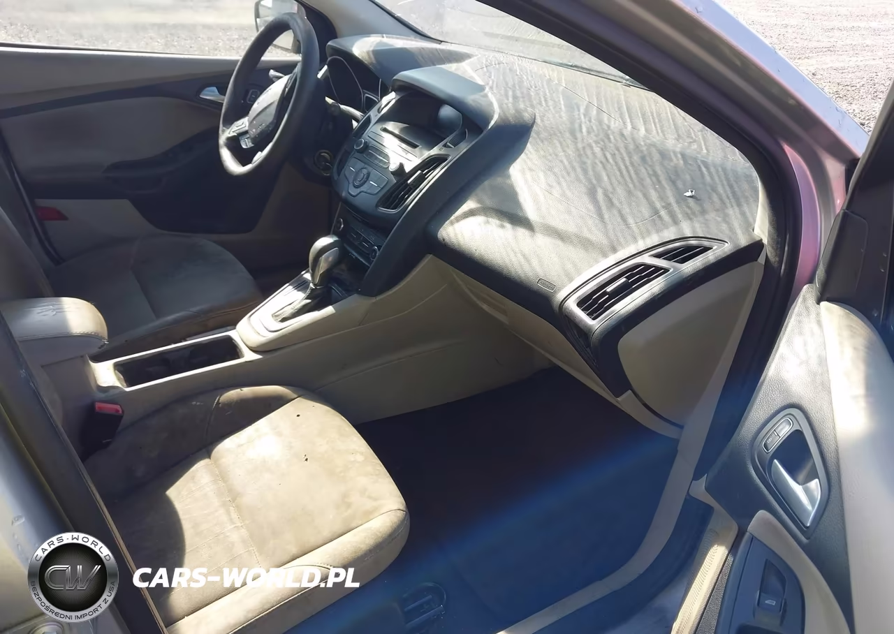 2015 Ford Focus Se VIN:1FADP3F26FL353878 - 5