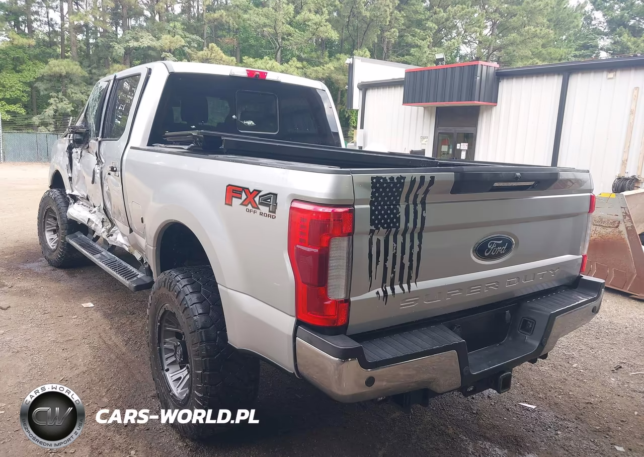 2018 Ford F-250 King Ranch-Lariat-Limited-Platinum-Xl-Xlt VIN:1FT7W2BT2JEB26557 - 3