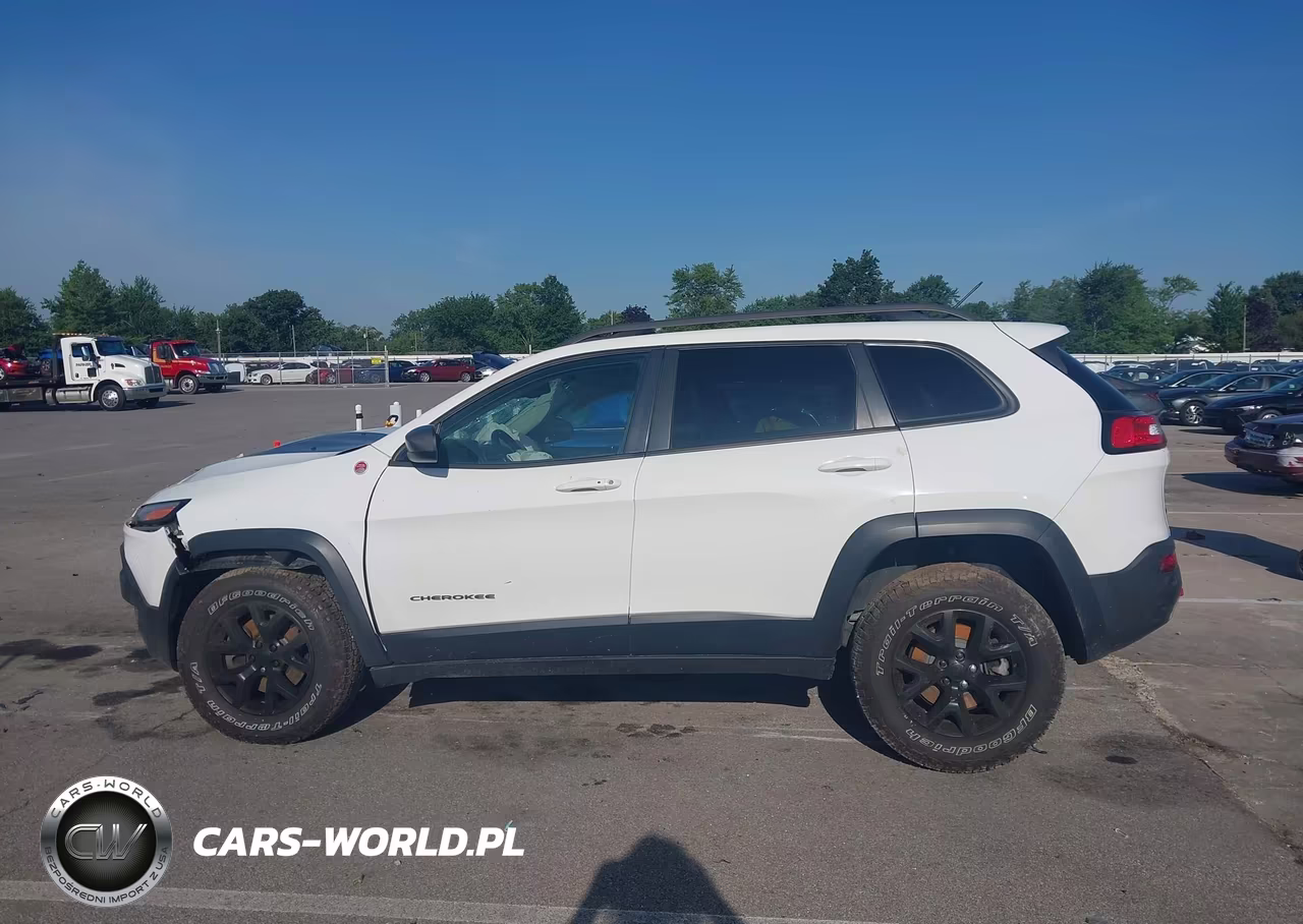 2015 Jeep Cherokee Trailhawk VIN:1C4PJMBSXFW623648 - 14