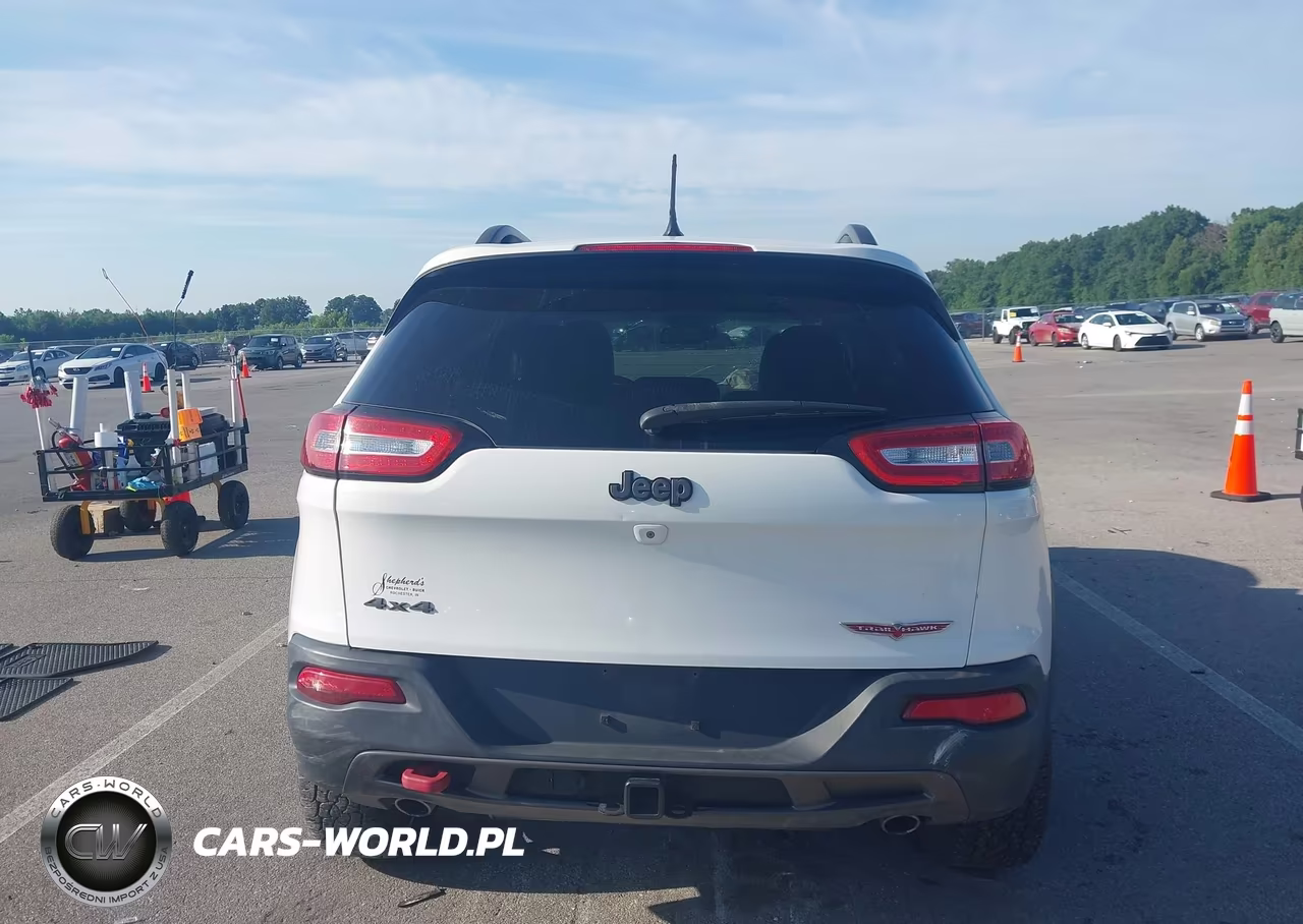 2015 Jeep Cherokee Trailhawk VIN:1C4PJMBSXFW623648 - 16