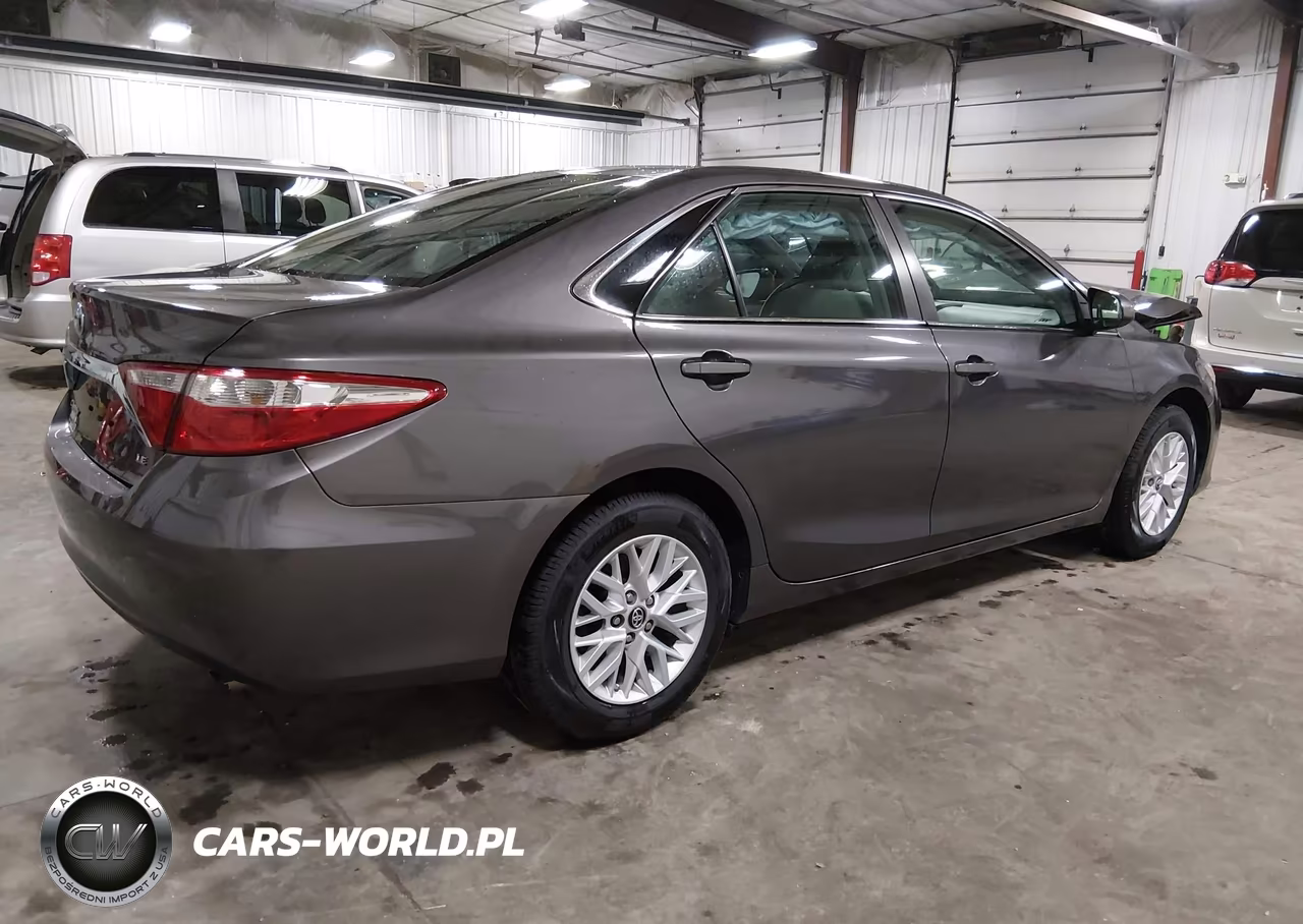 2017 Toyota Camry Le VIN:4T1BF1FK9HU692510 - 4
