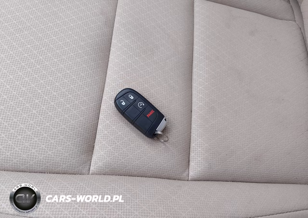 2019 Jeep Grand Cherokee Laredo E 4X4 VIN:1C4RJFAG5KC754208 - 11
