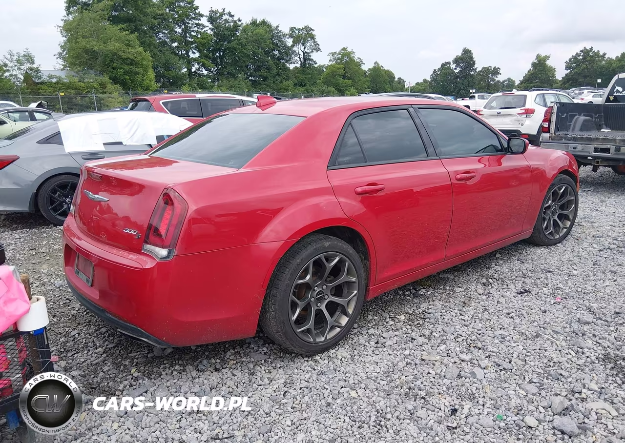 2015 Chrysler 300 300S VIN:2C3CCABG9FH767018 - 4