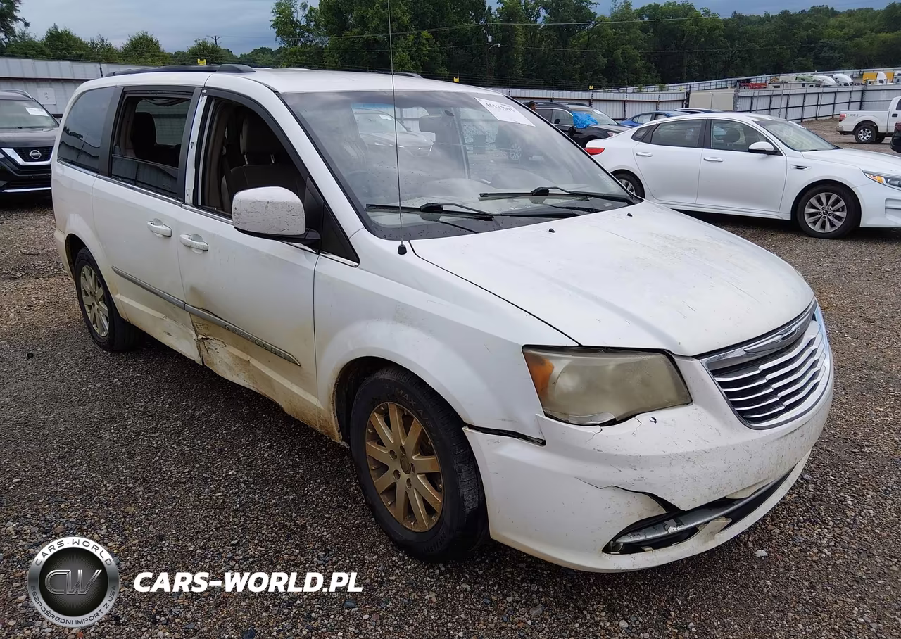 2013 Chrysler Town & Country Touring – zdjęcie 1 z 17