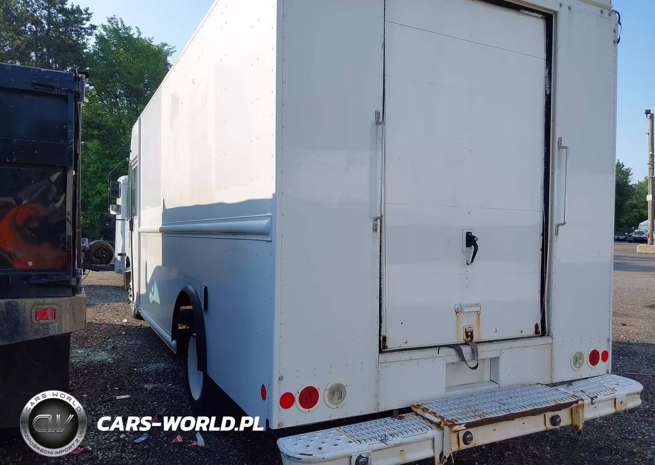 2018 Freightliner Mt45 VIN:4UZAAPFD2JCJT3942 - 3