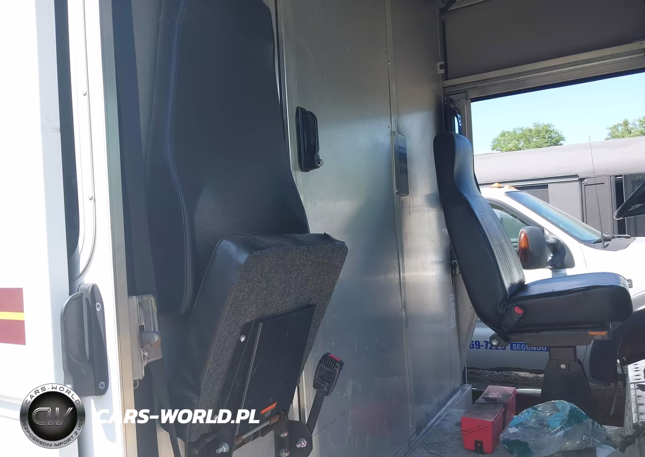 2018 Freightliner Mt45 VIN:4UZAAPFD2JCJT3942 - 8