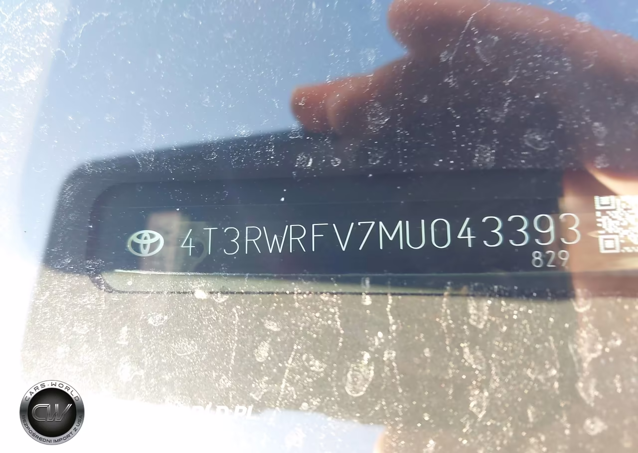 2021 Toyota Rav4 Hybrid Xle VIN:4T3RWRFV7MU043393 - 21