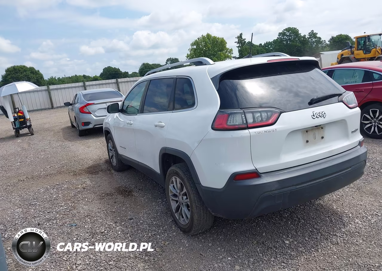 2019 Jeep Cherokee Latitude Plus Fwd VIN:1C4PJLLB2KD132571 - 3