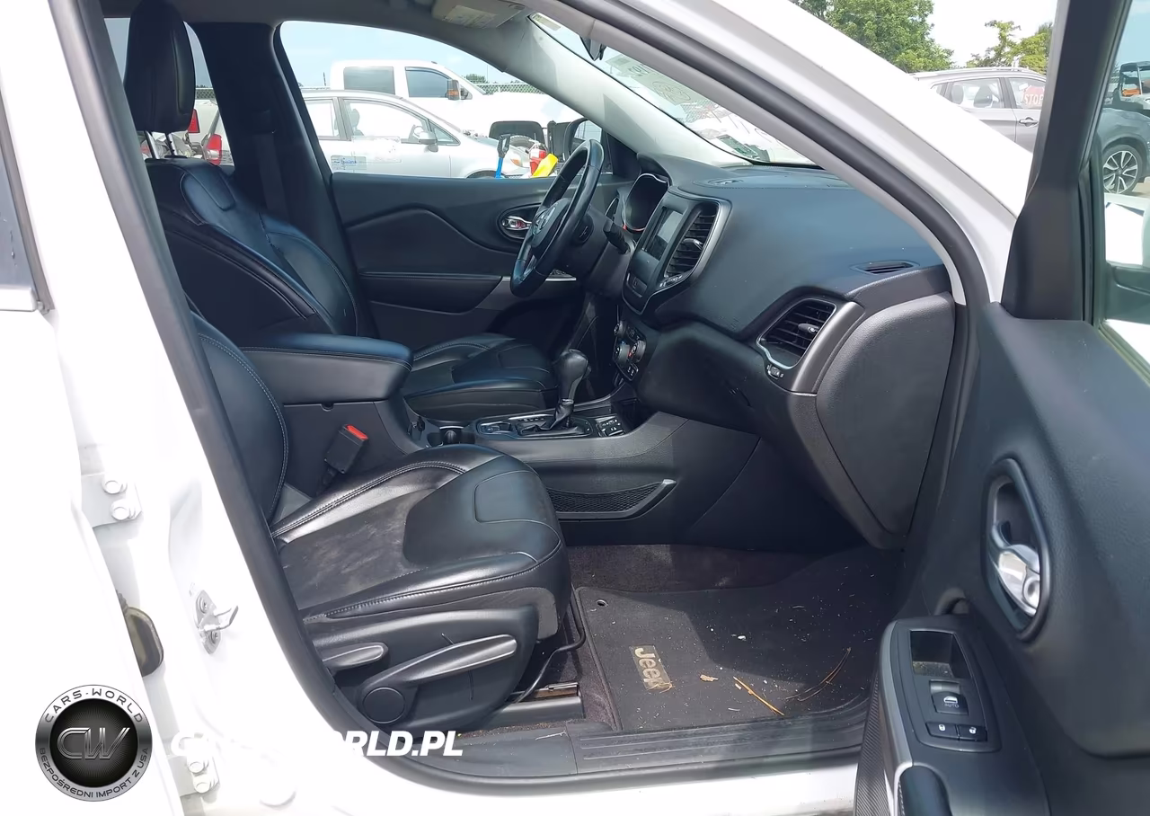 2019 Jeep Cherokee Latitude Plus Fwd VIN:1C4PJLLB2KD132571 - 5