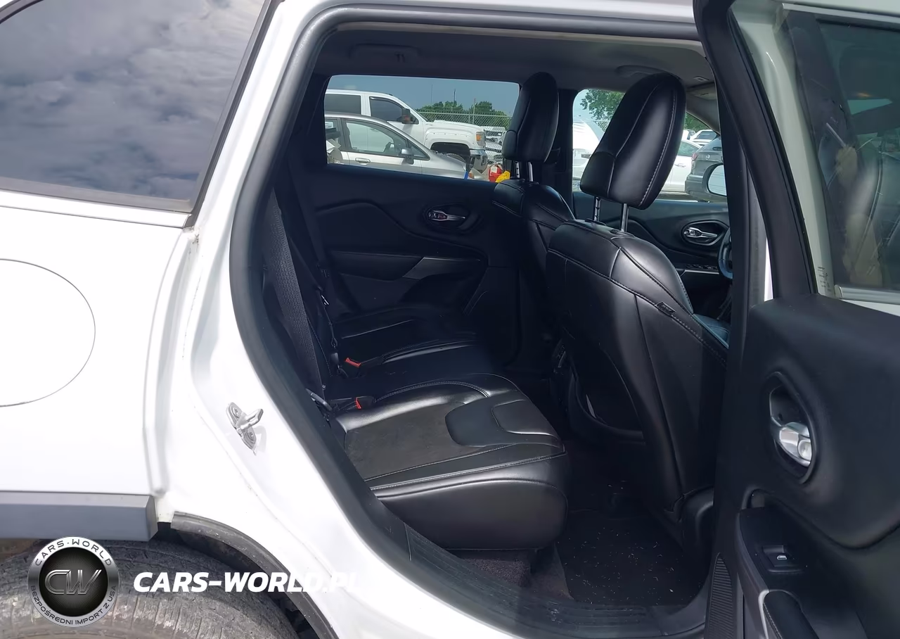 2019 Jeep Cherokee Latitude Plus Fwd VIN:1C4PJLLB2KD132571 - 8