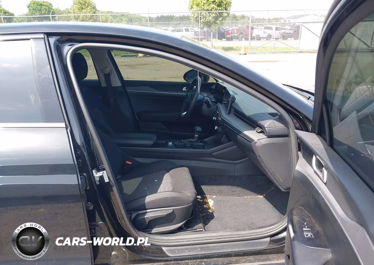2025 Kia K5 Lxs VIN:KNAG24J70S5348704 - 5