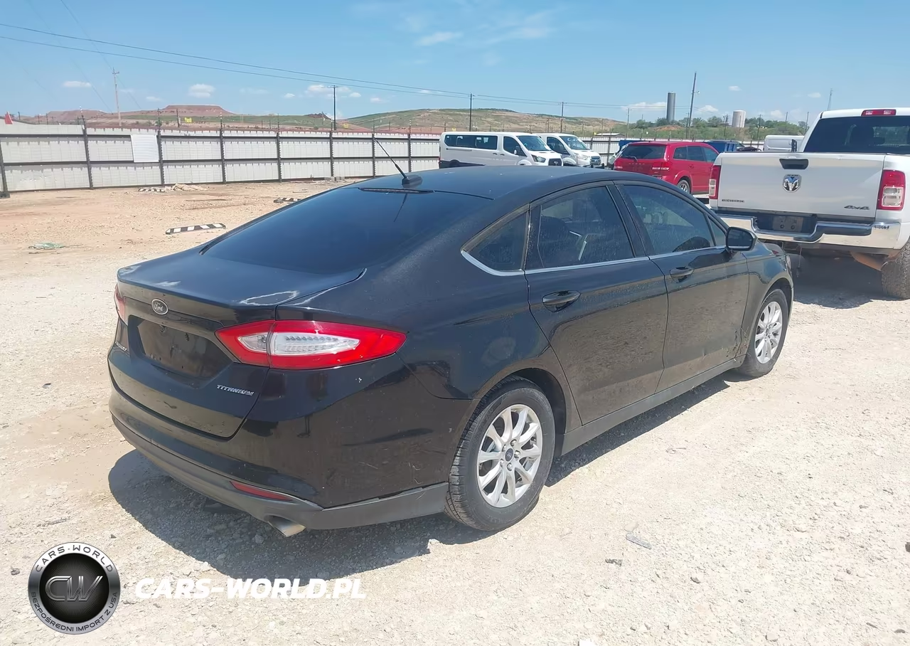 2015 Ford Fusion S VIN:3FA6P0G70FR181852 - 4