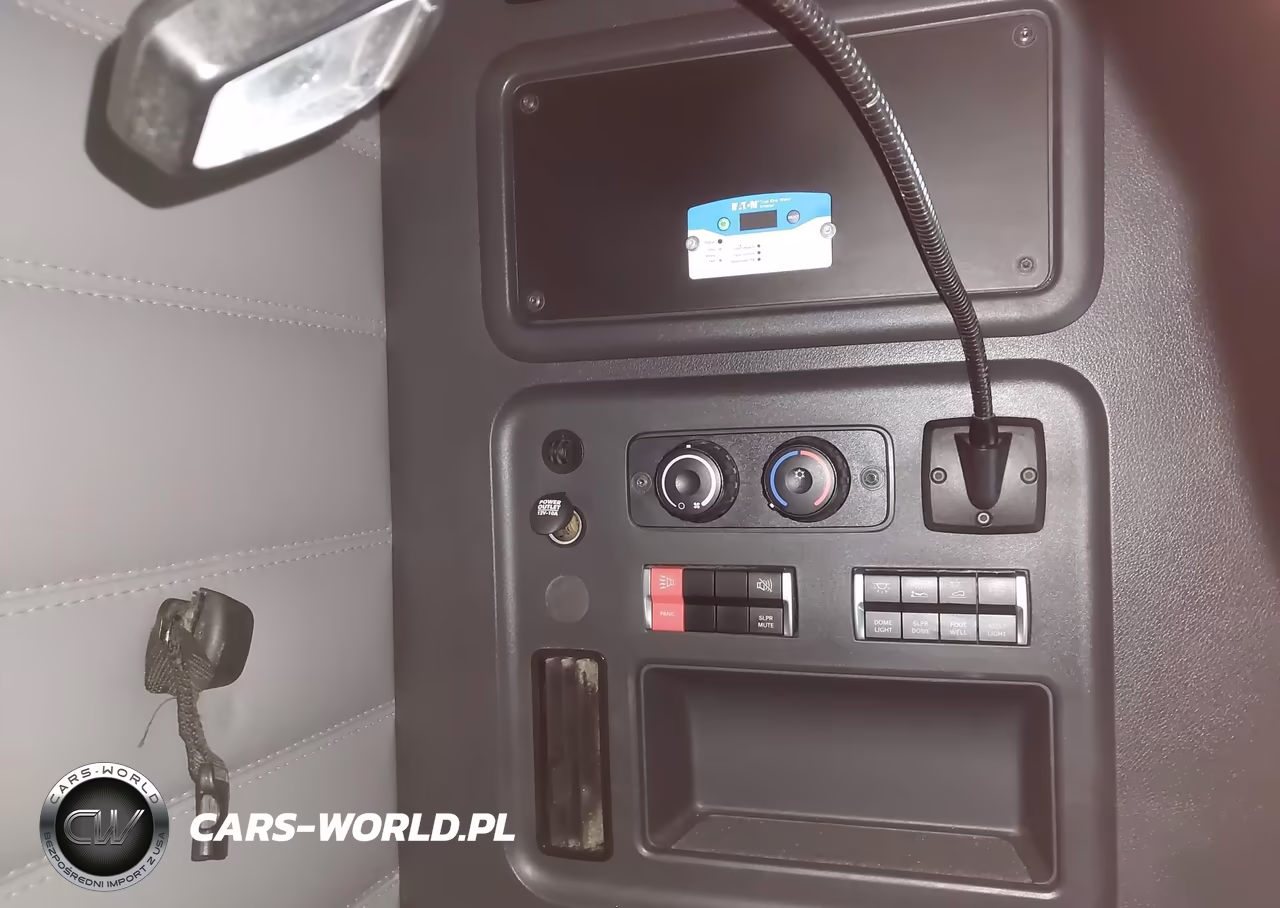 2023 Freightliner New Cascadia 126 VIN:3AKJHHDR8PSUF7564 - 19