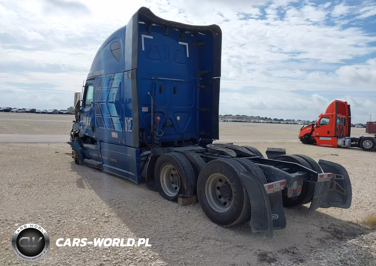 2023 Freightliner New Cascadia 126 VIN:3AKJHHDR8PSUF7564 - 3