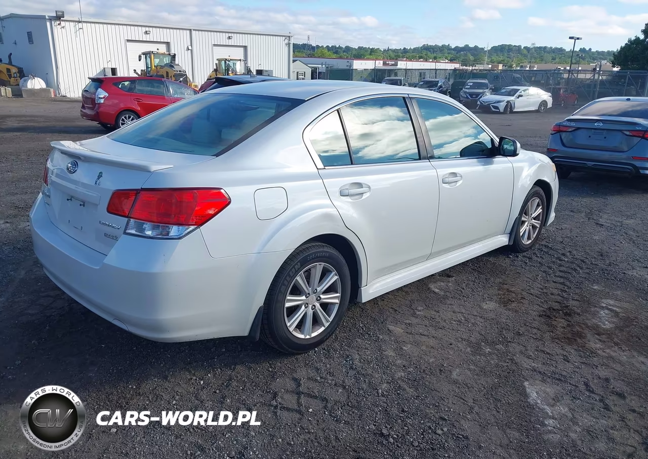 2011 Subaru Legacy 2.5I Premium VIN:4S3BMBG65B3215359 - 4