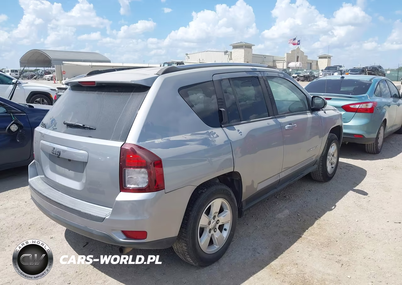 2015 Jeep Compass Sport VIN:1C4NJCBA7FD218822 - 4
