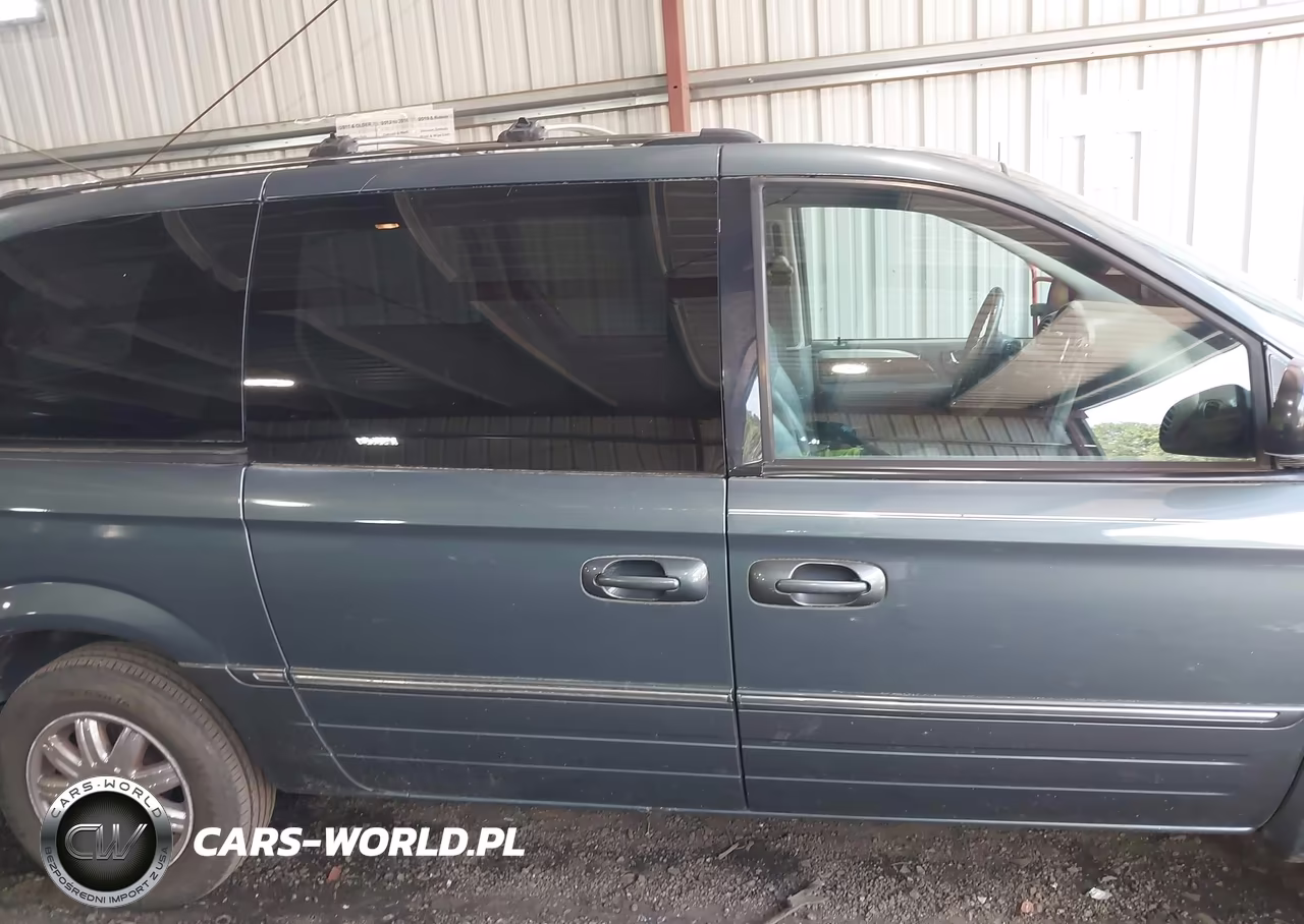 2005 Chrysler Town & Country Limited VIN:2C4GP64L15R233741 - 13
