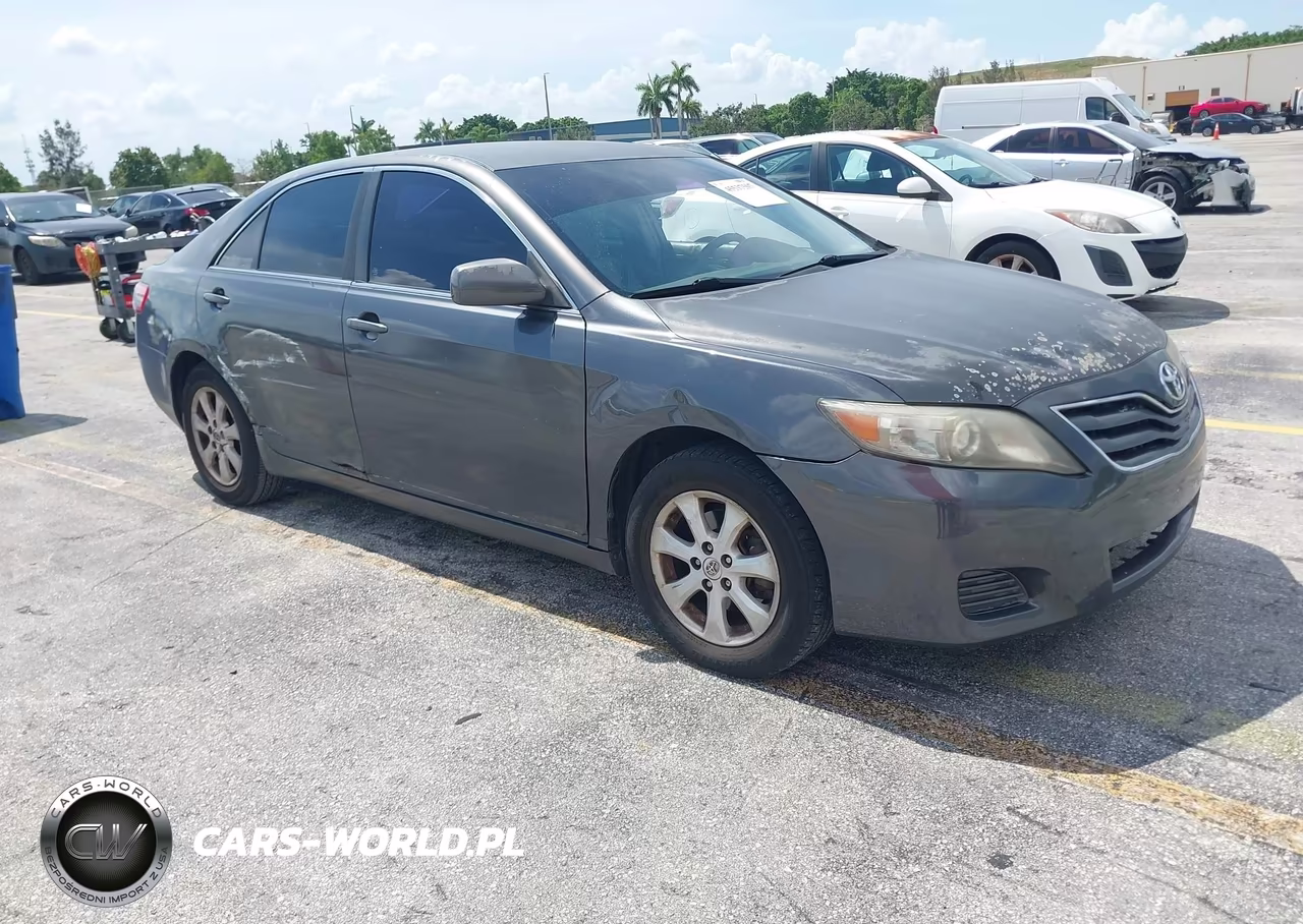 2011 Toyota Camry Le – zdjęcie 1 z 11