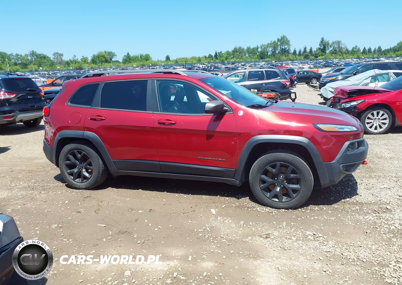 2015 Jeep Cherokee Trailhawk VIN:1C4PJMBS4FW738388 - 13
