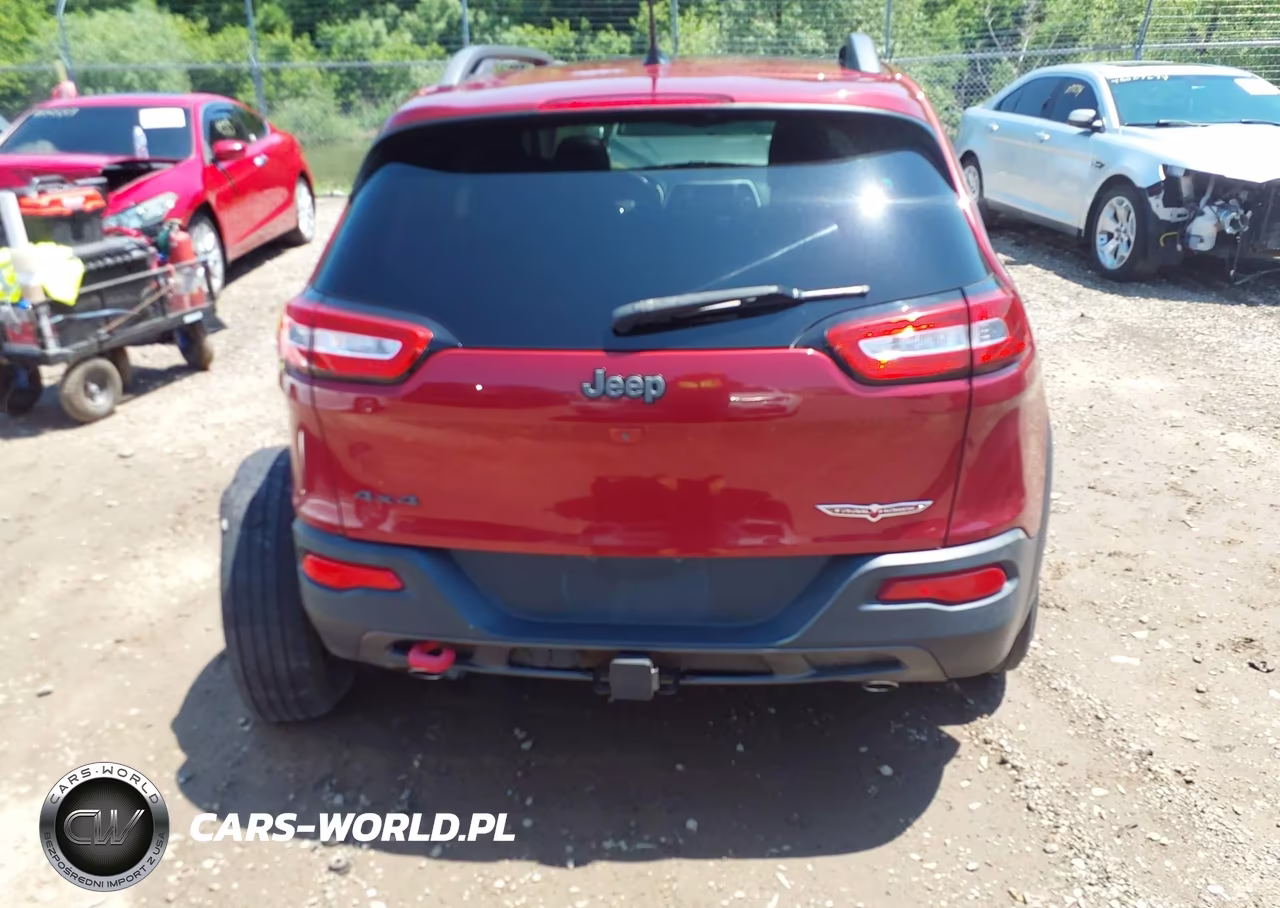 2015 Jeep Cherokee Trailhawk VIN:1C4PJMBS4FW738388 - 16
