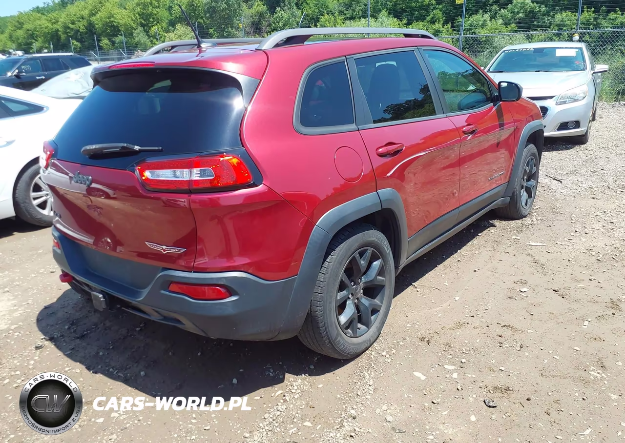 2015 Jeep Cherokee Trailhawk VIN:1C4PJMBS4FW738388 - 4