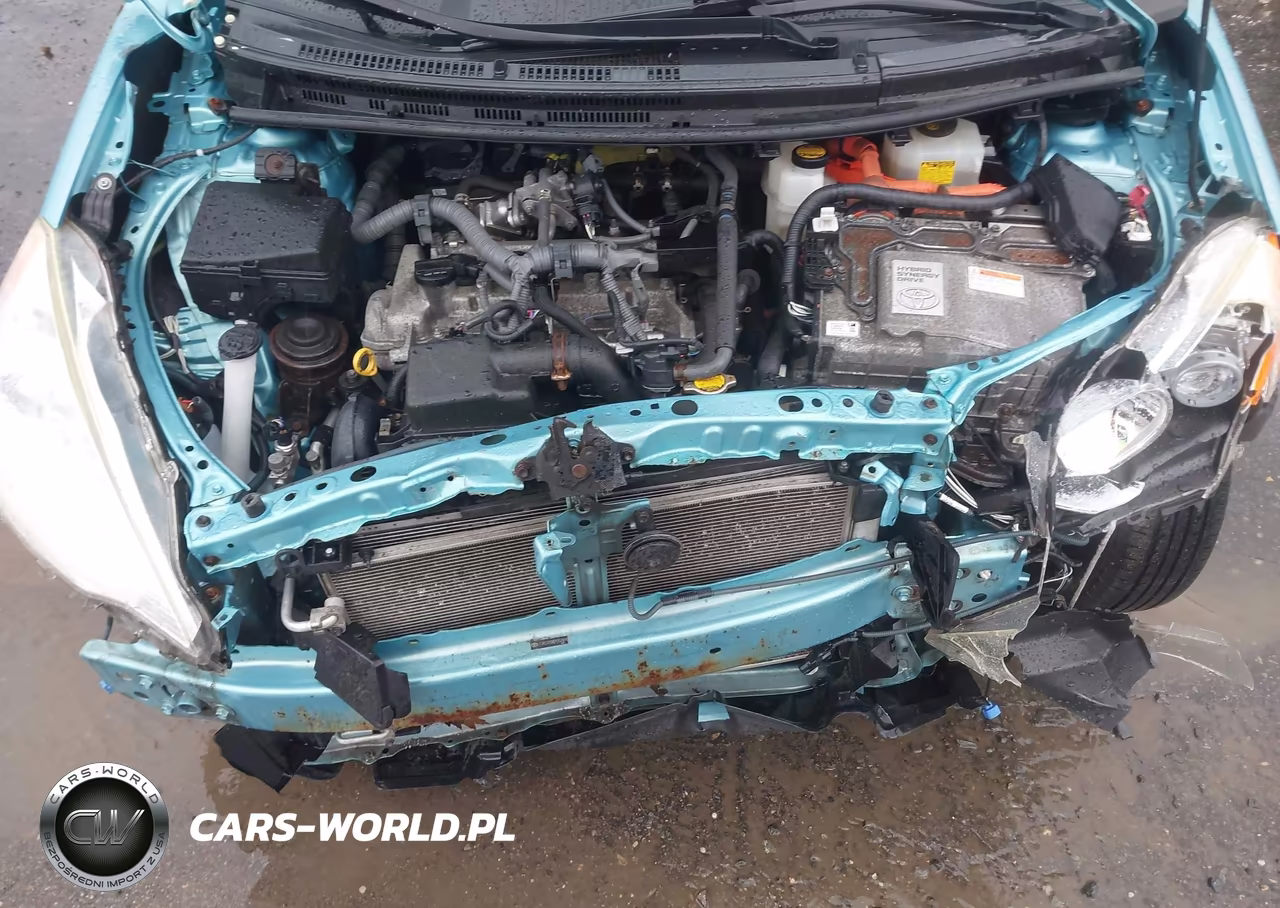 2013 Toyota Prius C Two VIN:JTDKDTB3XD1057604 - 10