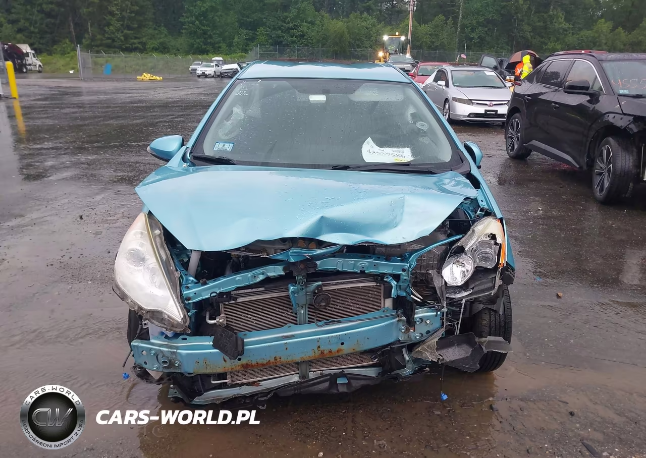 2013 Toyota Prius C Two VIN:JTDKDTB3XD1057604 - 13
