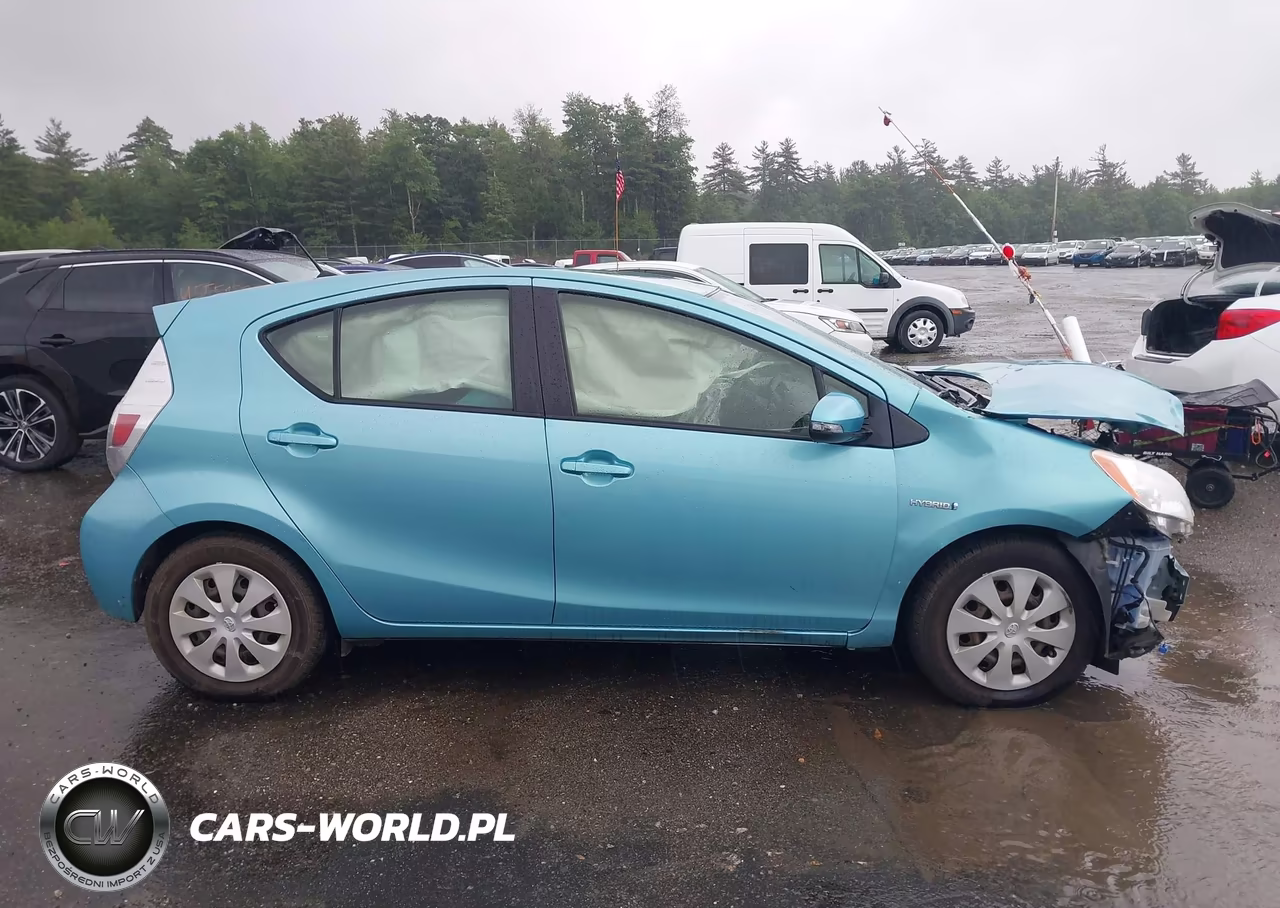 2013 Toyota Prius C Two VIN:JTDKDTB3XD1057604 - 14