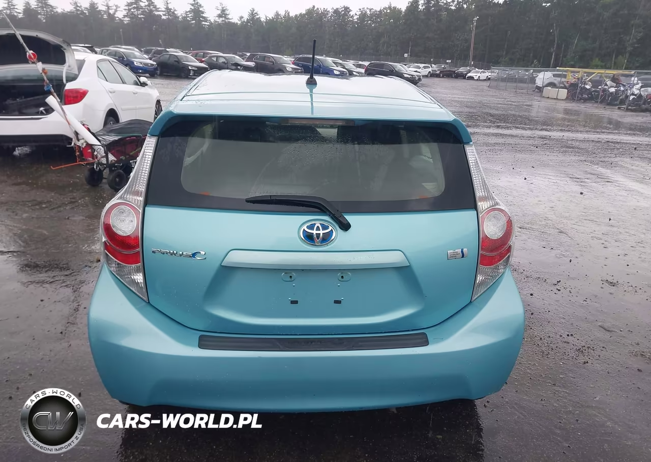 2013 Toyota Prius C Two VIN:JTDKDTB3XD1057604 - 17
