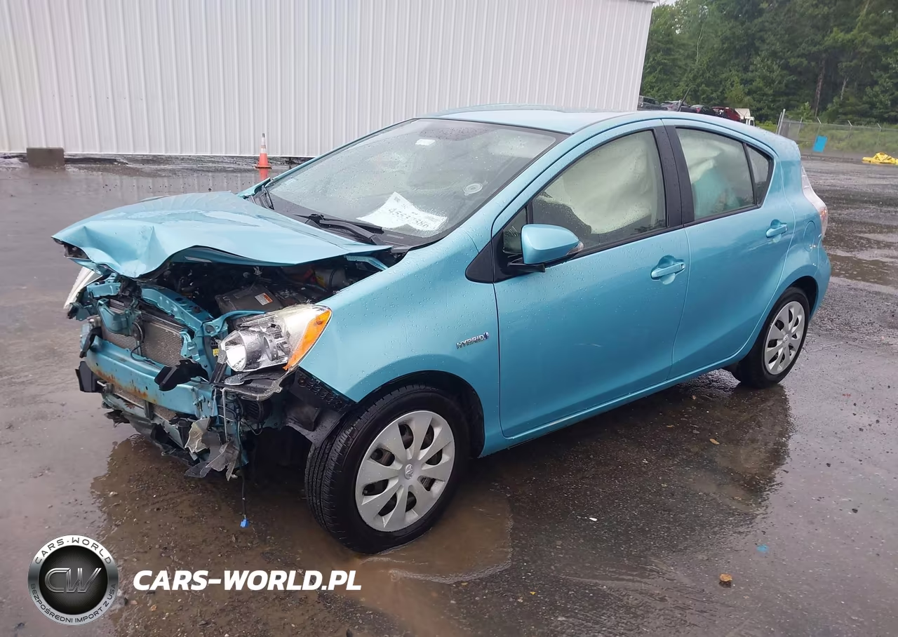 2013 Toyota Prius C Two VIN:JTDKDTB3XD1057604 - 2