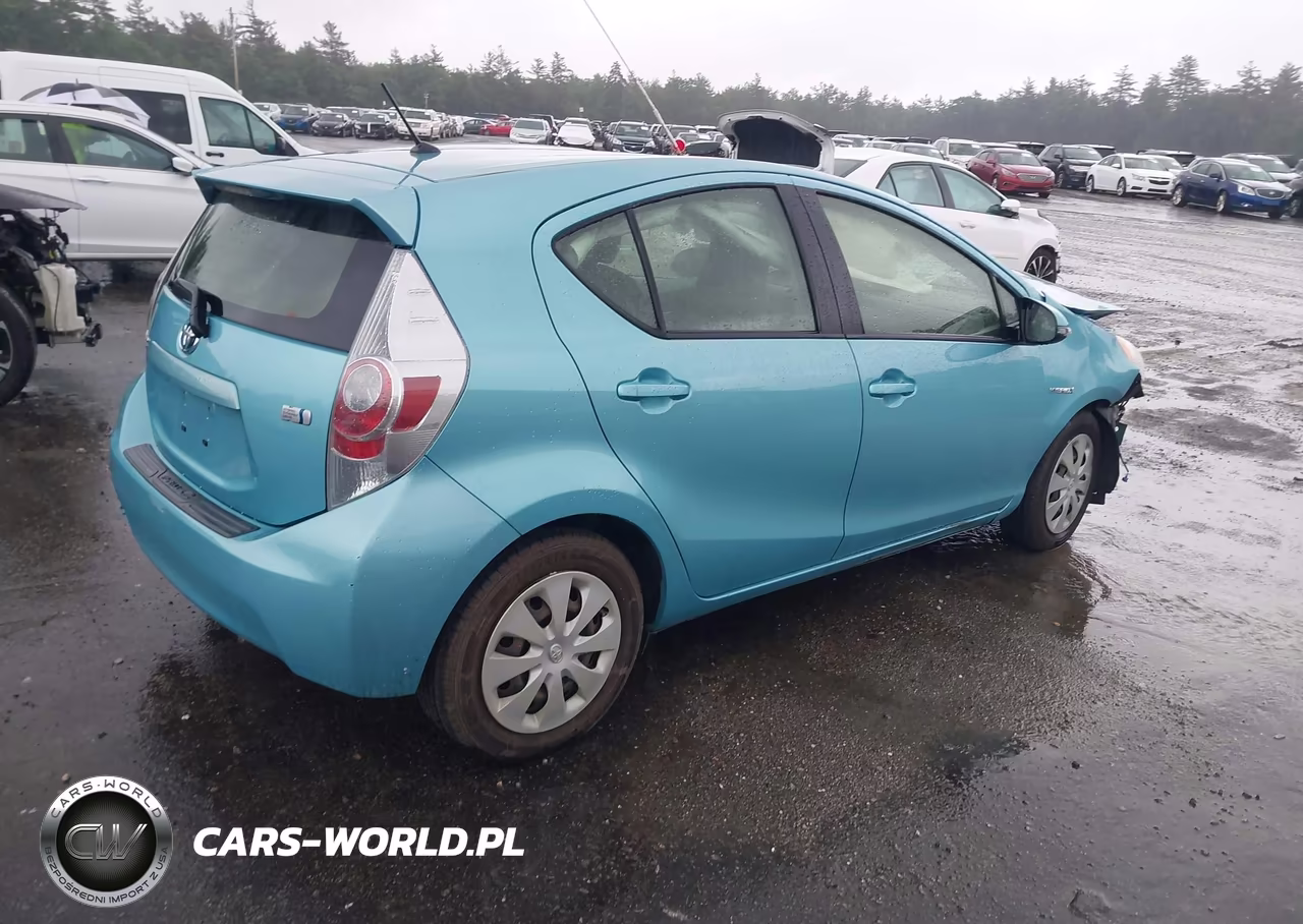 2013 Toyota Prius C Two VIN:JTDKDTB3XD1057604 - 4