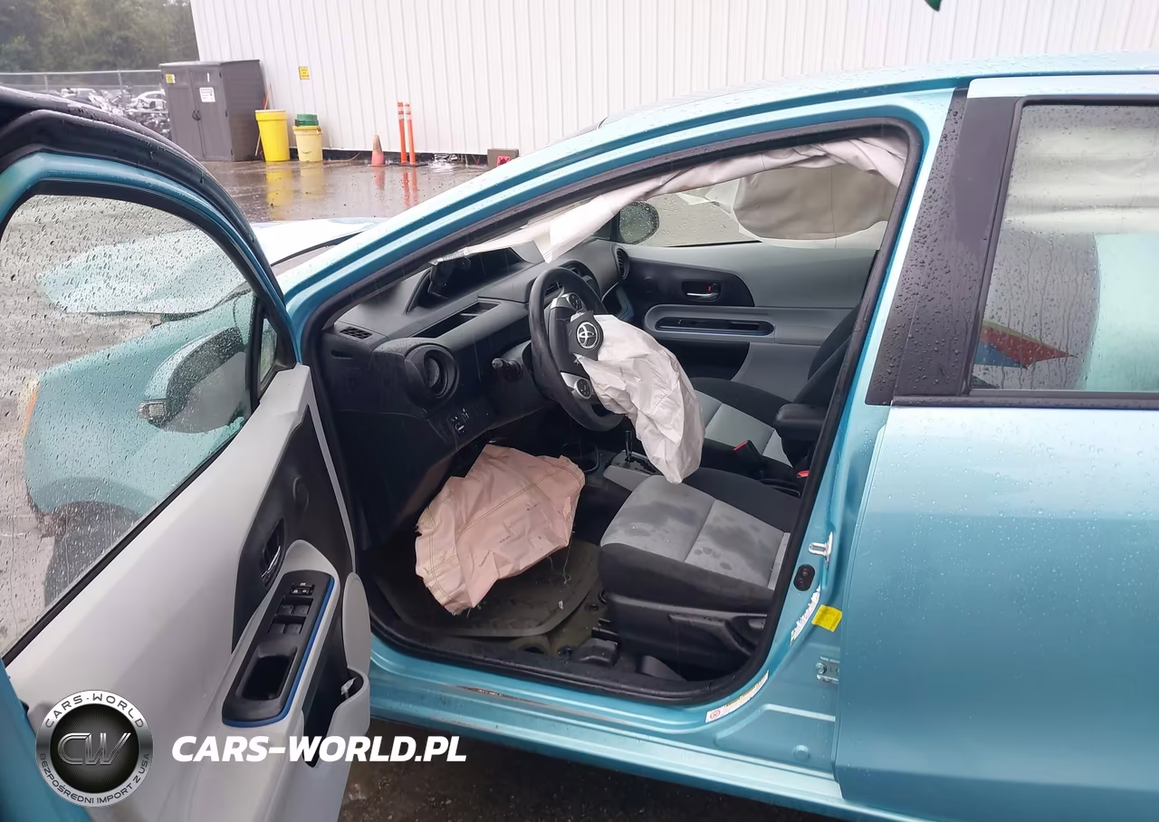 2013 Toyota Prius C Two VIN:JTDKDTB3XD1057604 - 5