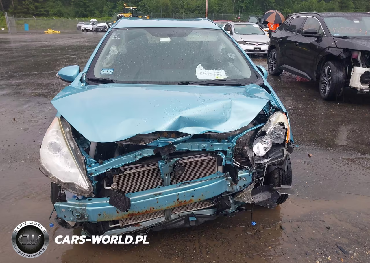 2013 Toyota Prius C Two VIN:JTDKDTB3XD1057604 - 6