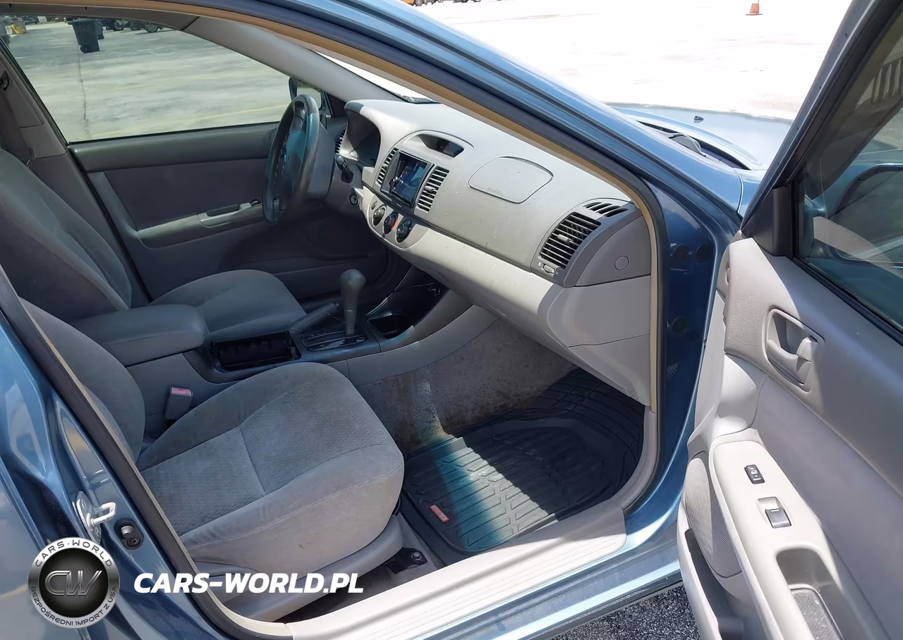 2002 Toyota Camry Le VIN:JTDBE32K220109797 - 5