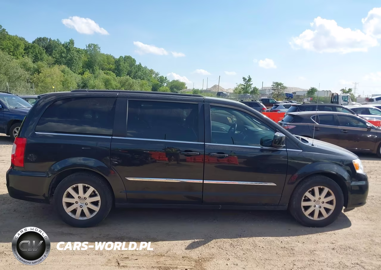 2016 Chrysler Town & Country Touring VIN:2C4RC1BG9GR287482 - 13