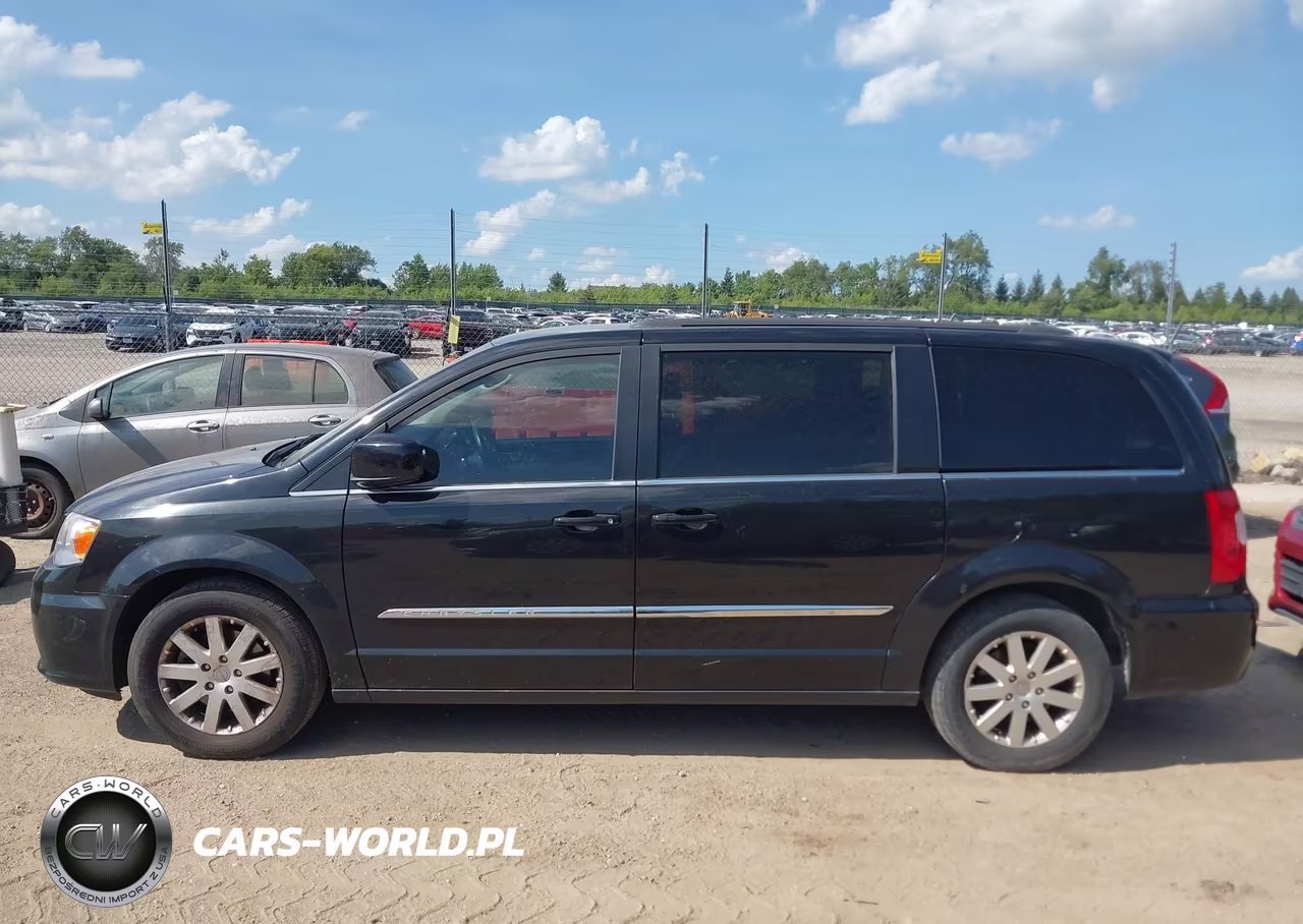 2016 Chrysler Town & Country Touring VIN:2C4RC1BG9GR287482 - 14
