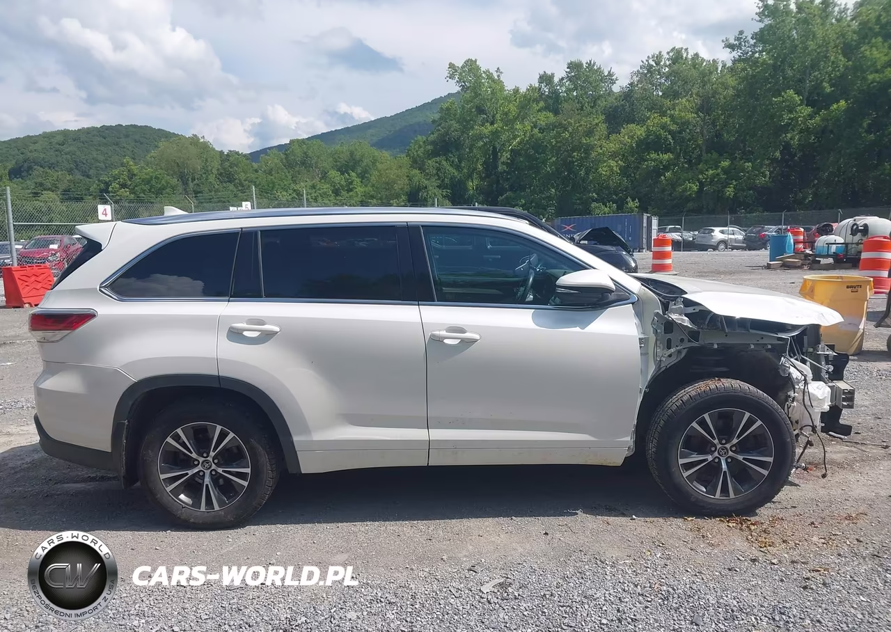 2016 Toyota Highlander Xle V6 VIN:5TDJKRFH9GS348452 - 13