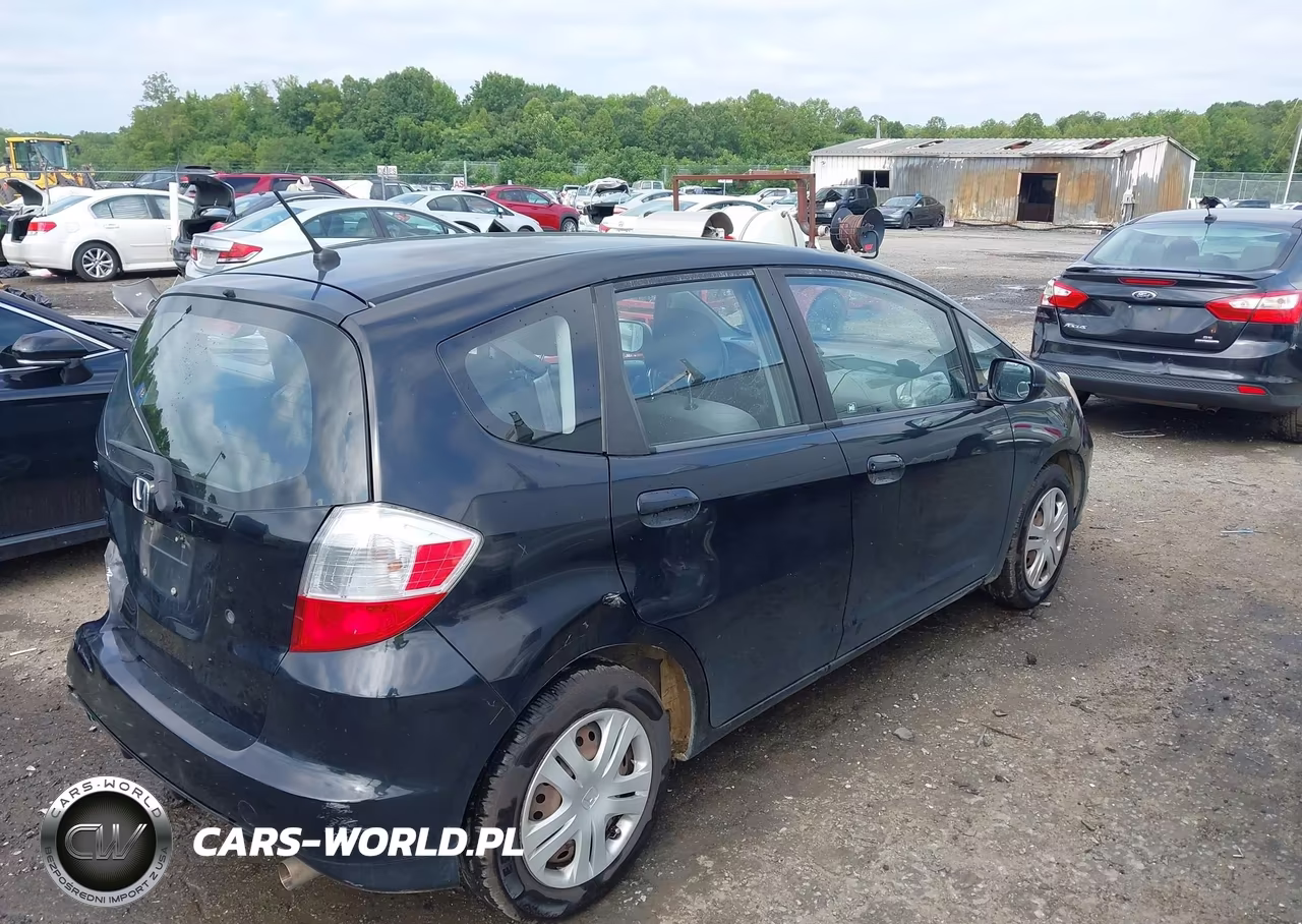 2010 Honda Fit VIN:JHMGE8H28AC005384 - 4