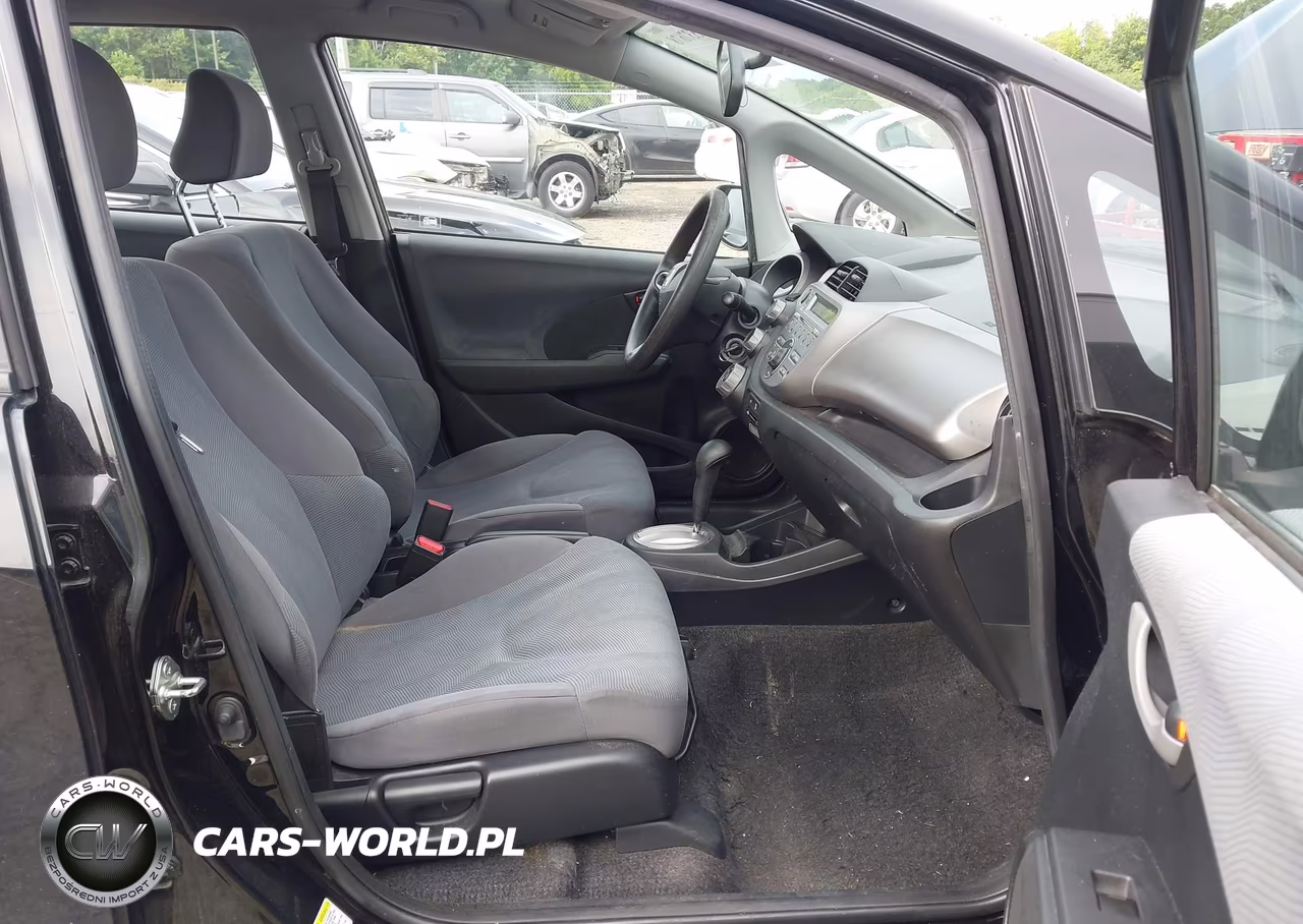 2010 Honda Fit VIN:JHMGE8H28AC005384 - 5