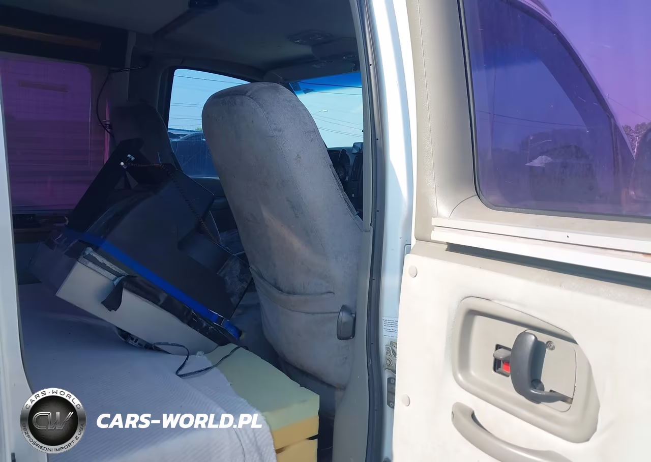 2001 Chevrolet Express Upfitter VIN:1GBFG15WX11236938 - 8