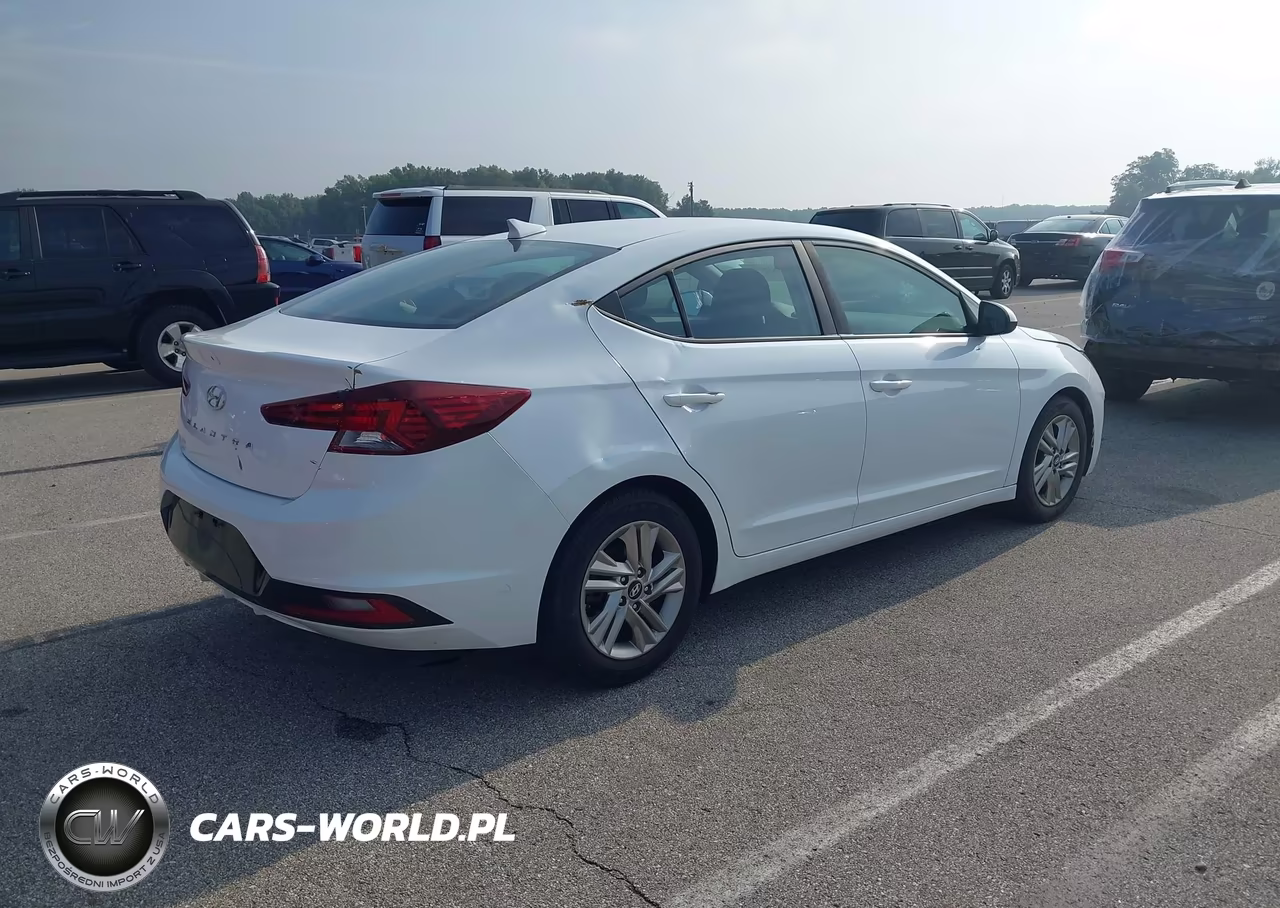 2019 Hyundai Elantra Sel VIN:5NPD84LF0KH462775 - 4