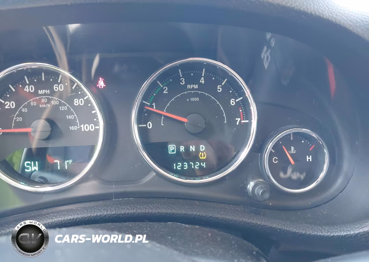 2013 Jeep Wrangler Unlimited Sahara VIN:1C4BJWEG3DL560548 - 15