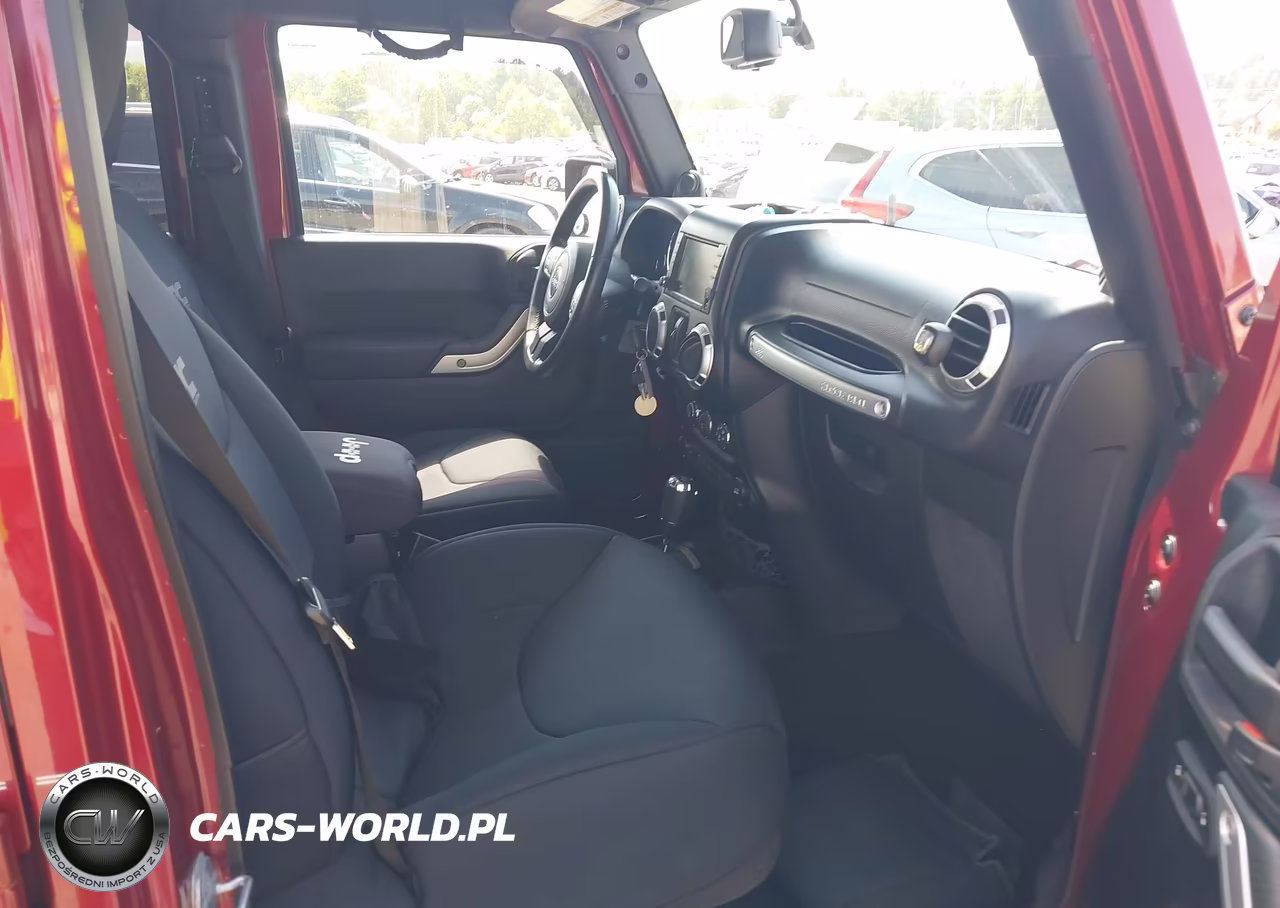 2013 Jeep Wrangler Unlimited Sahara VIN:1C4BJWEG3DL560548 - 5
