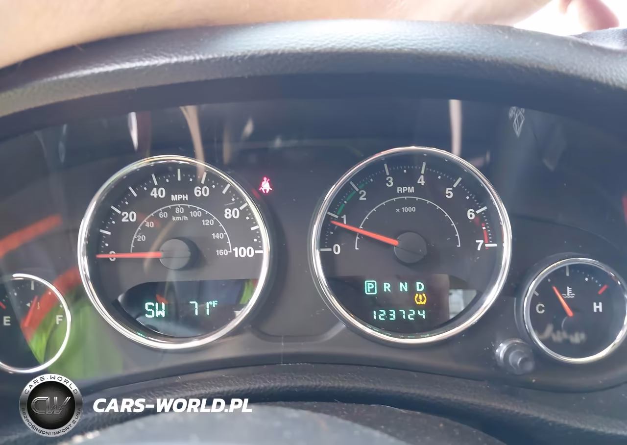 2013 Jeep Wrangler Unlimited Sahara VIN:1C4BJWEG3DL560548 - 7