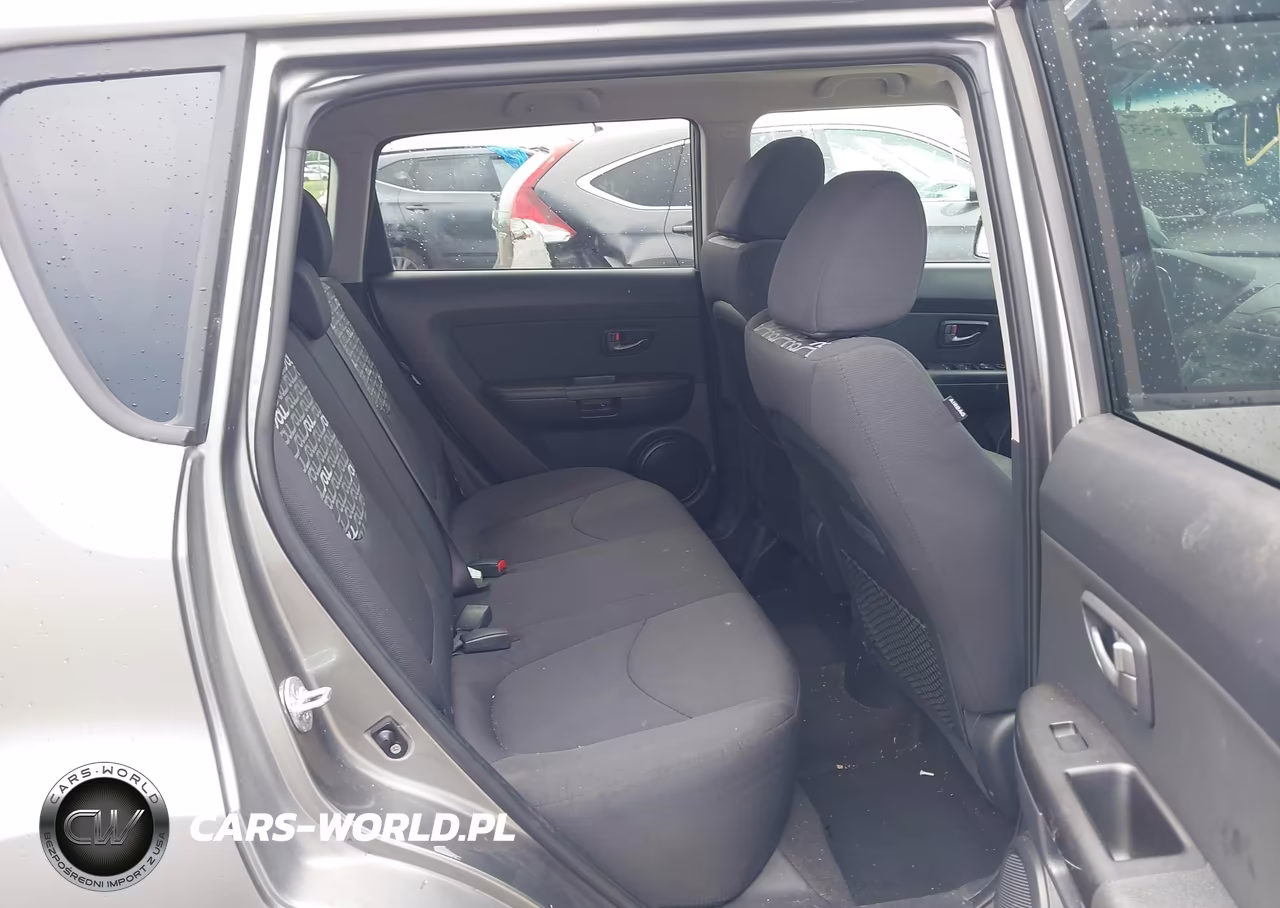 2011 Kia Soul + VIN:KNDJT2A21B7332580 - 8